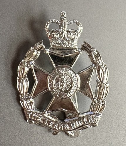 Leeds rifles cap badge - rifles,