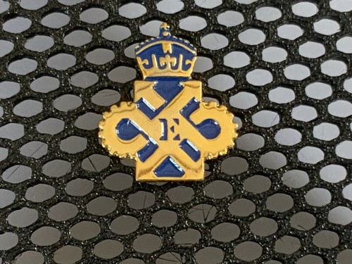 Vintage queen award - queen’s,