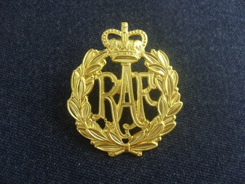Raf brass cap badge - raf, queens